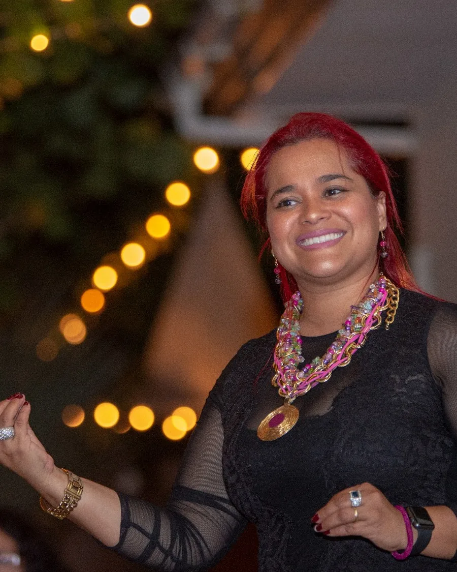 Kenelva Castrillón addressing an audience